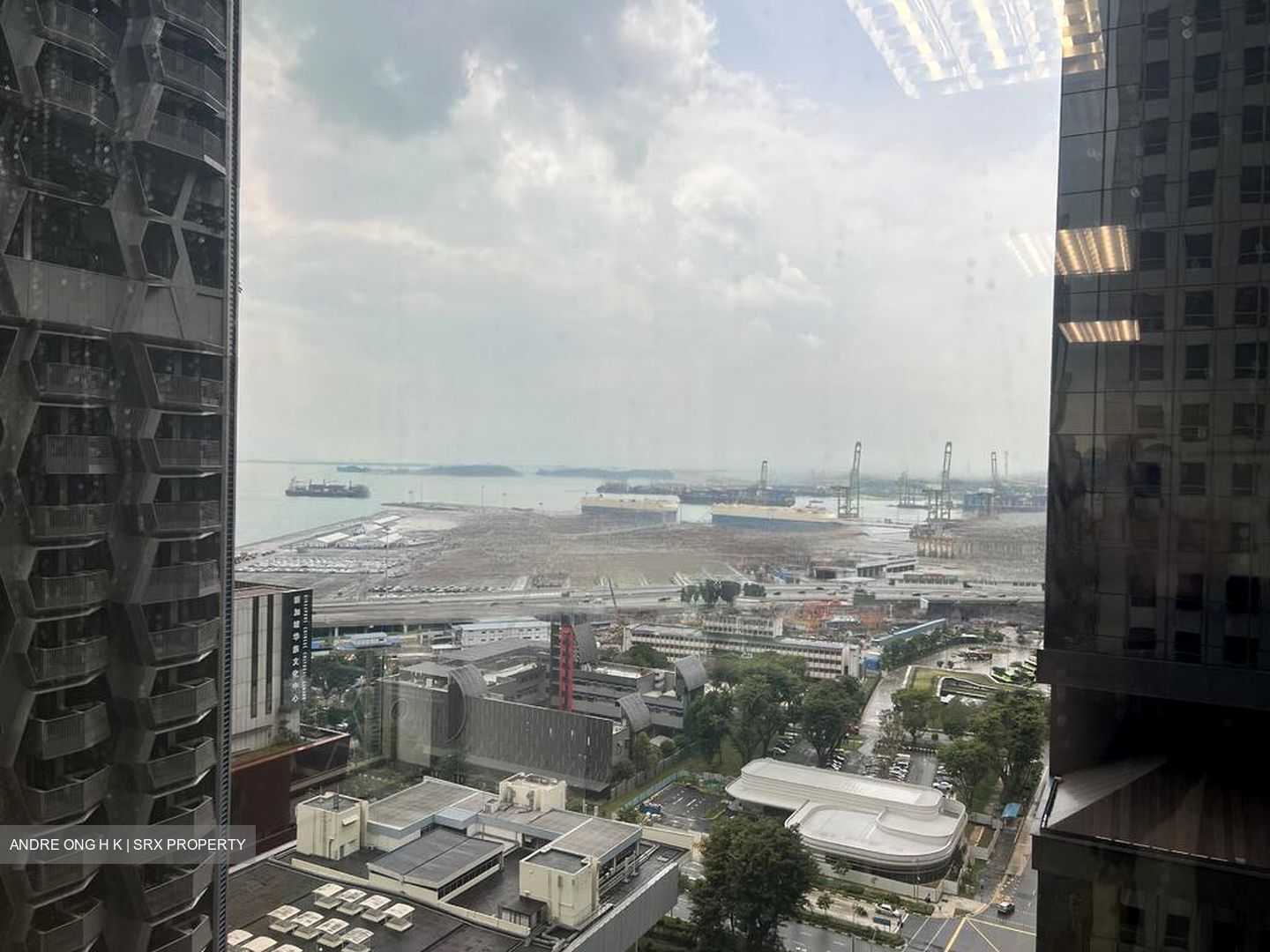 Oue Downtown (D1), Office #451214681